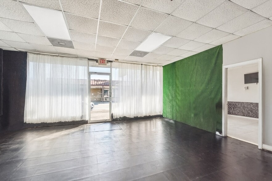 More Photos Of 5866 Love St, Austell Storefront For Sale