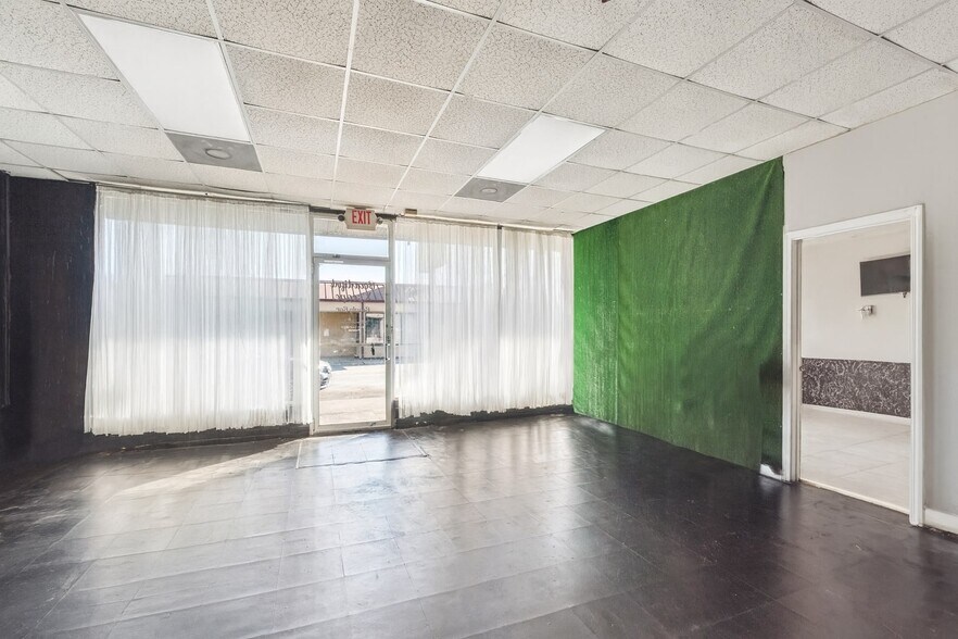 More Photos Of 5866 Love St, Austell Storefront For Sale