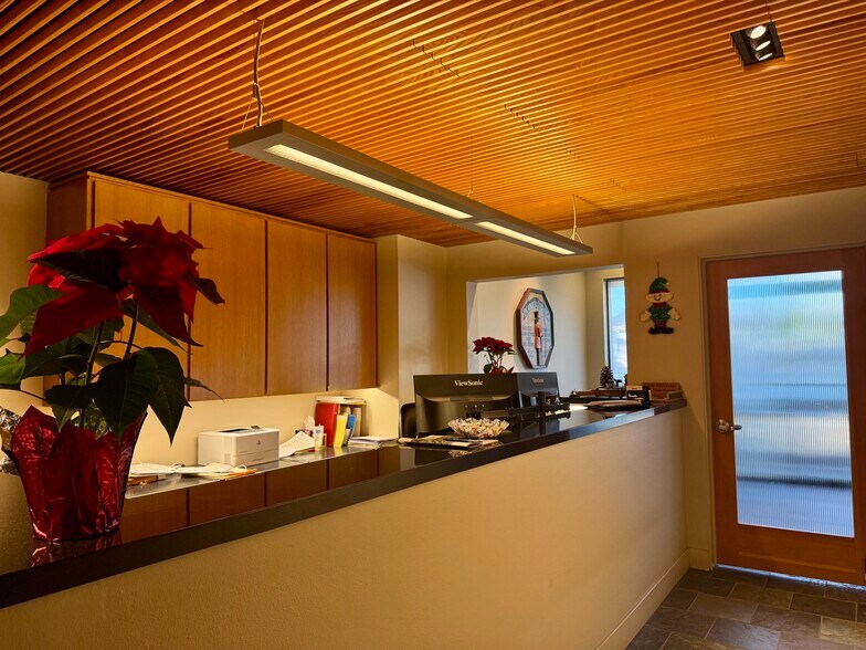 More Photos Of 6050 Seahawk St, Ventura Office For Lease