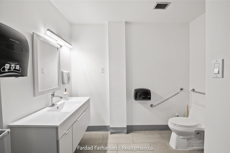 More Photos Of 42 Cardico Dr, Whitchurch-Stouffville Warehouse For Lease