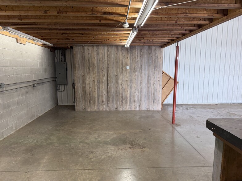 More Photos Of 14611 W Edison Dr, New Lenox Warehouse For Lease