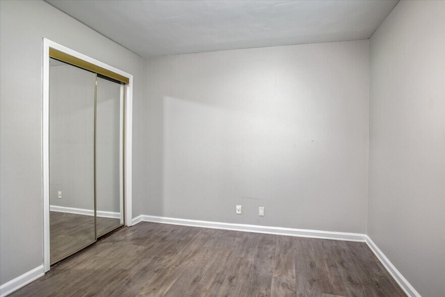 More Photos Of 126 Walton Ferry Rd, Hendersonville Apartments For Sale
