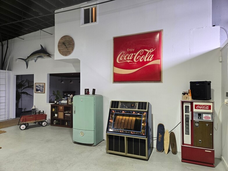 More Photos Of 1922 Placentia Ave, Costa Mesa Light Manufacturing For Lease