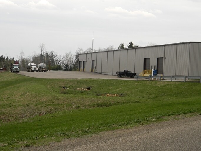 More Photos Of 212 Airport Rd, Lewis Run Warehouse For Lease