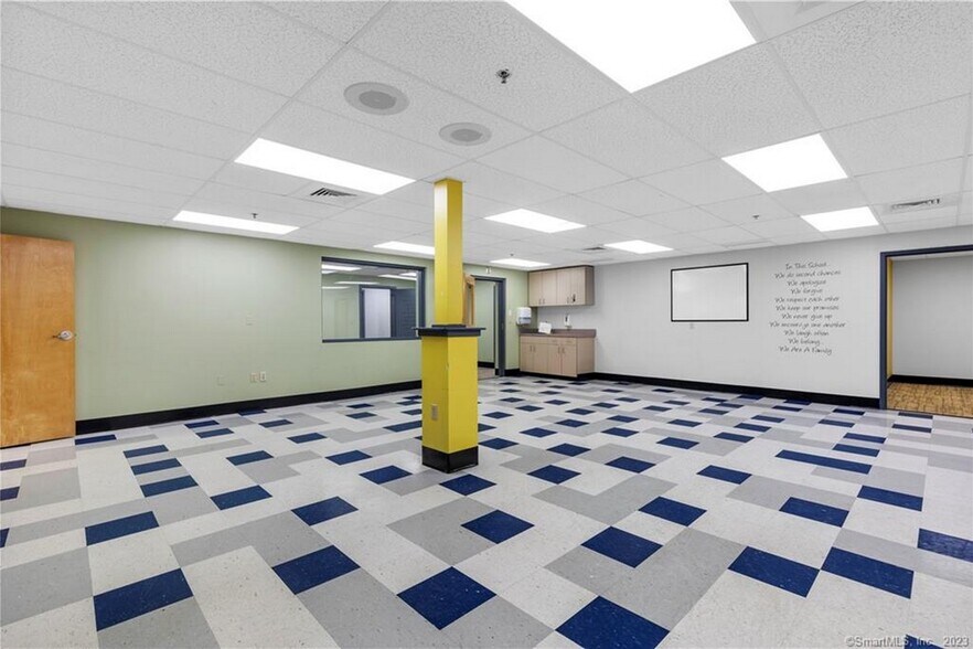 More Photos Of 192 Westbrook Rd, Essex Office For Sale