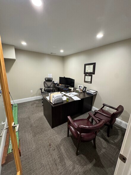 More Photos Of 2720 Gregory St, Savannah Light Distribution For Lease