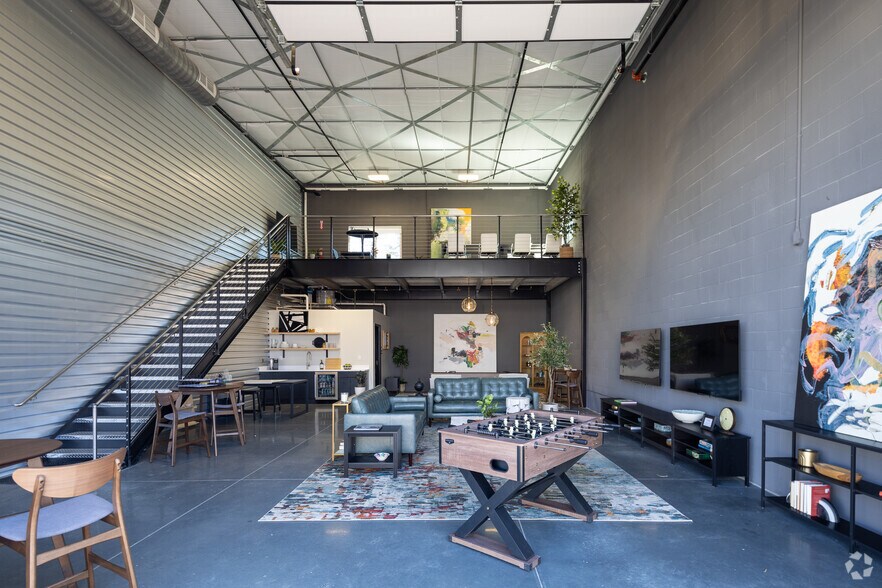 More Photos Of 5705-5765 Stables Way, Alpharetta Showroom For Lease