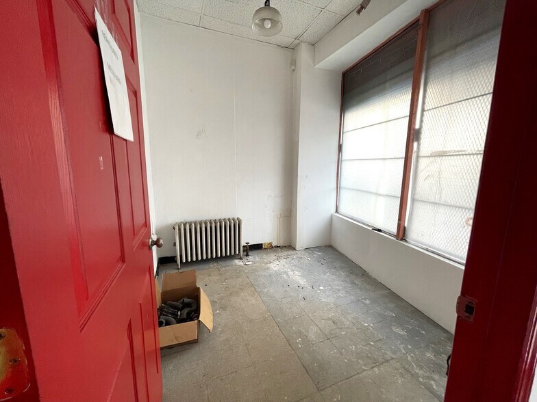 More Photos Of 28-14 41st Ave, Long Island City Office Residential For Lease