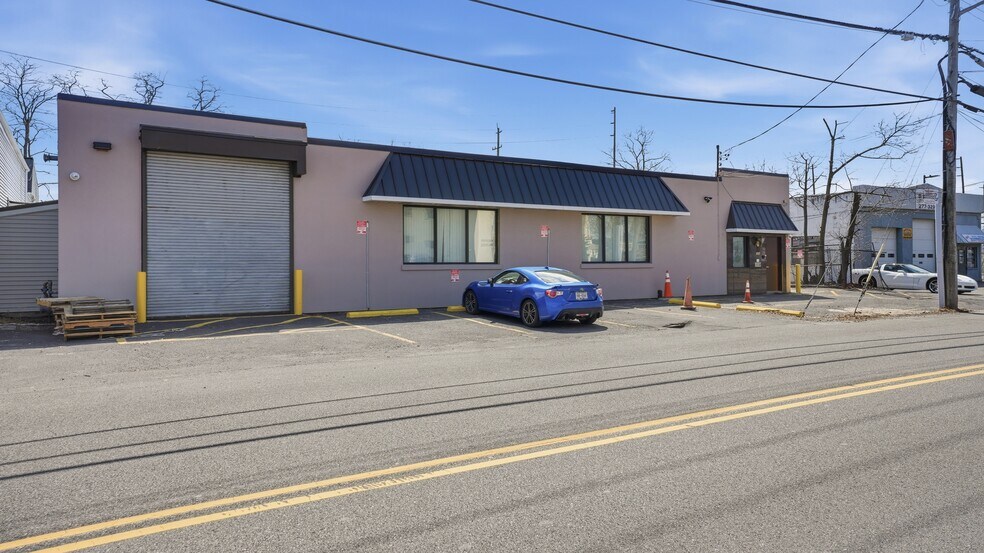 More Photos Of 384 Moffitt Blvd, Islip Warehouse For Sale