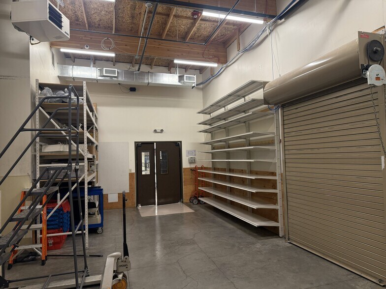 More Photos Of 636 N Main St, Phoenix General Retail For Lease