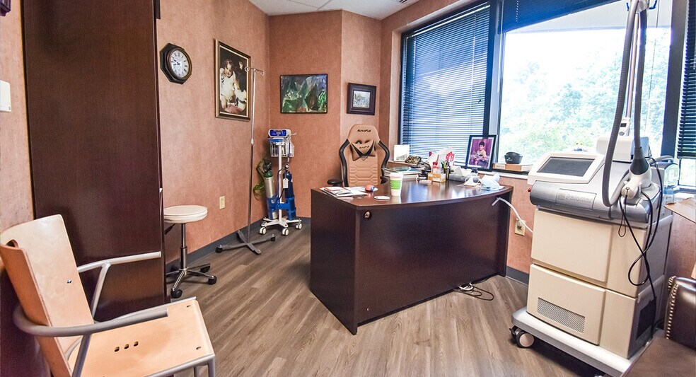 More Photos Of 1860 Town Center Dr, Reston Medical For Sale