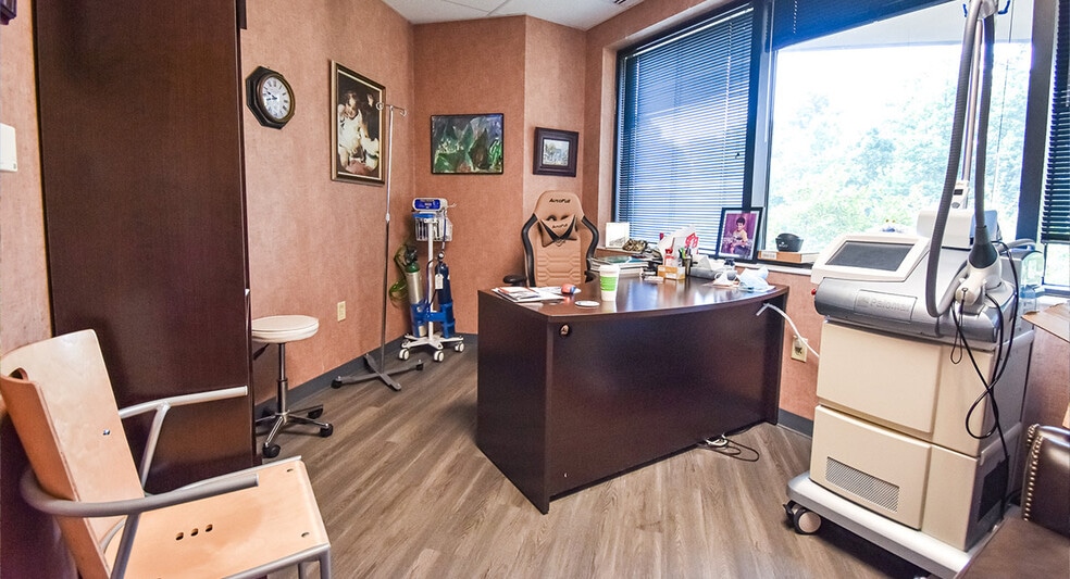 More Photos Of 1860 Town Center Dr, Reston Medical For Lease