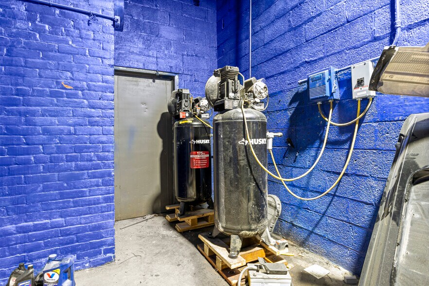 More Photos Of 12950 Lyndon Ave, Detroit Warehouse For Lease