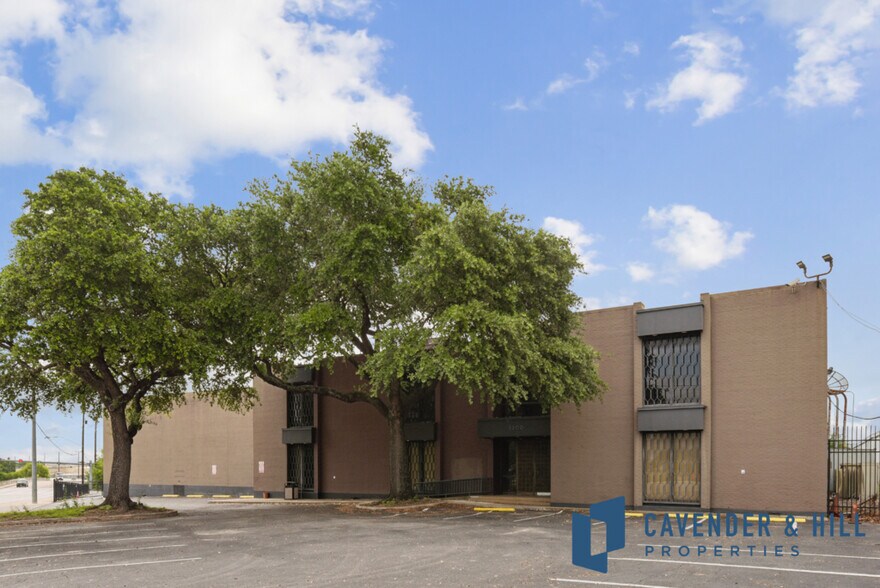 Primary Photo Of 3200 E Houston St, San Antonio Warehouse For Sale