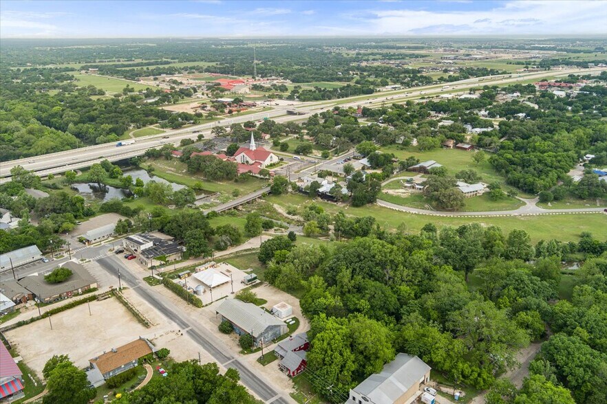 More Photos Of 112 Royal St, Salado Freestanding For Sale