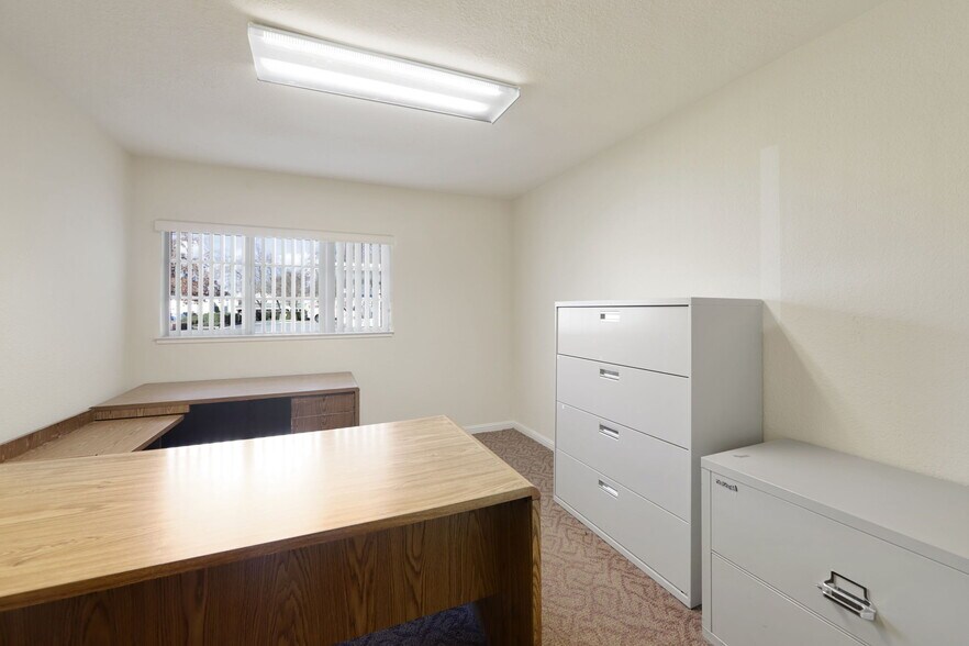 More Photos Of 70 Railroad Ave, Danville Office For Sale