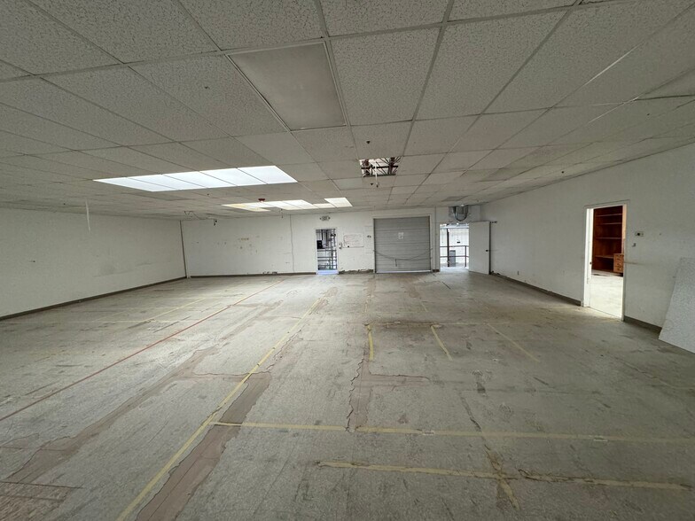 More Photos Of 119-123 E 200 N, Alpine Light Manufacturing For Sale