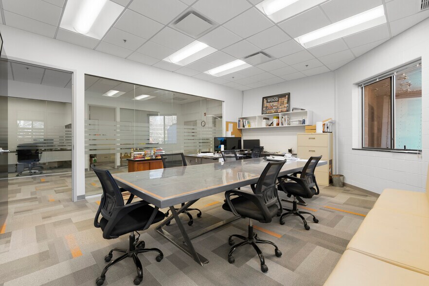 More Photos Of 10 Mile Hill Rd, Newtown Warehouse For Lease