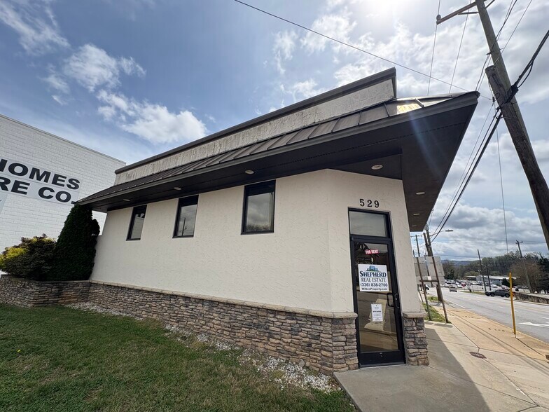 Primary Photo Of 529 Main St, North Wilkesboro Office For Sale