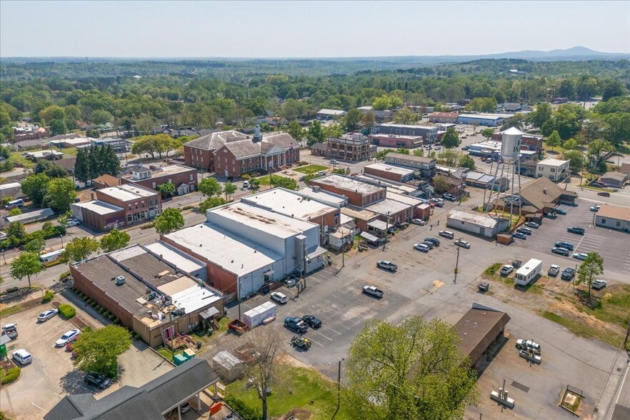 More Photos Of 303 E Main St, Pickens General Retail For Sale