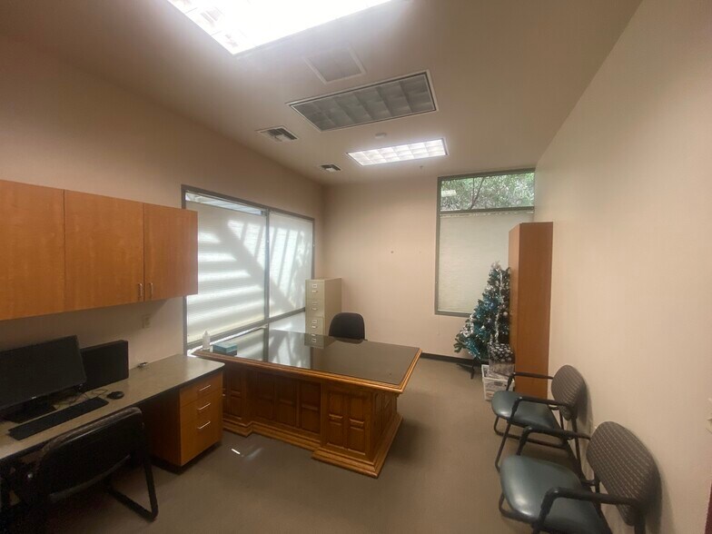 More Photos Of 6677 W Thunderbird Rd, Glendale Medical For Lease