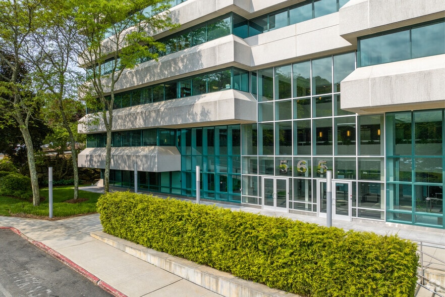 More Photos Of 565 Taxter Rd, Elmsford Office For Lease