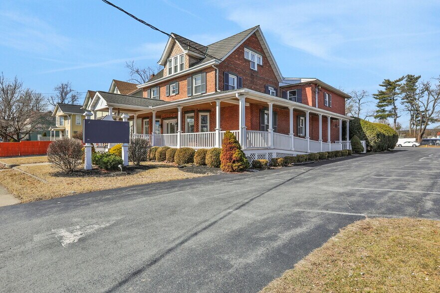 More Photos Of 411 Albany Ave, Kingston Storefront Retail Office For Sale