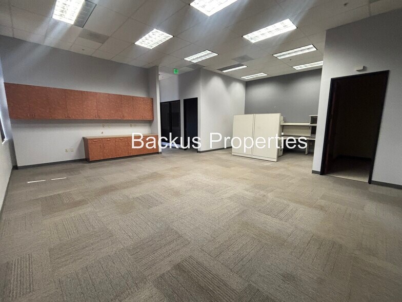 More Photos Of 1586 Moffett St, Salinas Light Distribution For Lease