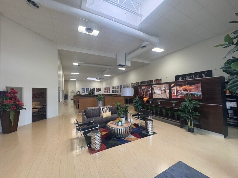 More Photos Of 4810 W University Ave, Las Vegas Showroom For Sale