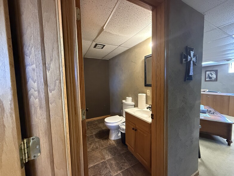 More Photos Of 35 5th Ave, Belle Fourche Office For Sale