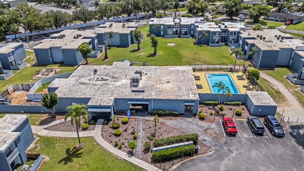 More Photos Of 2019 5th St W, Bradenton Apartments For Sale