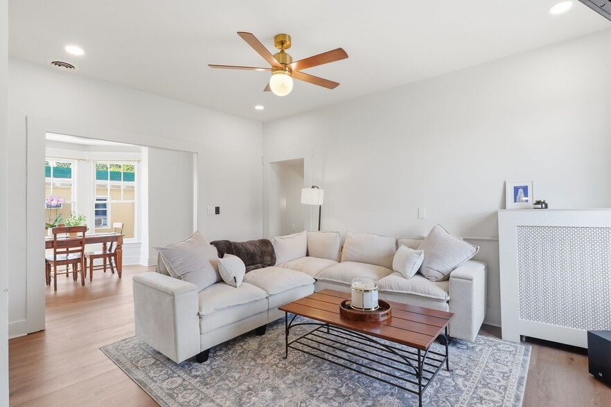 More Photos Of 25 S Main St, Pittsford Freestanding For Sale