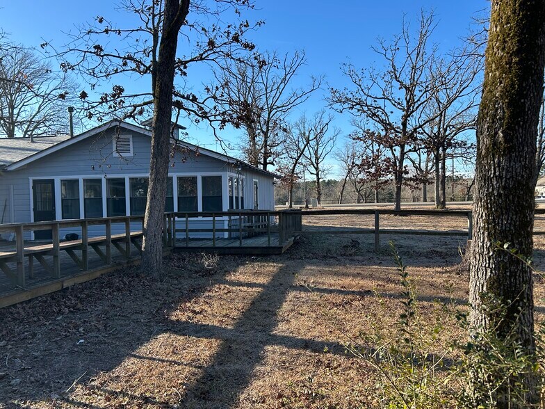More Photos Of 2003 E US Highway 84, Palestine Office For Sale
