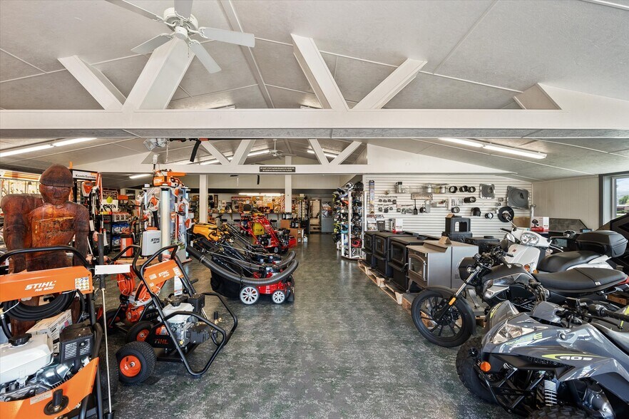 More Photos Of 5 Demick Ln, Salmon Auto Repair For Sale