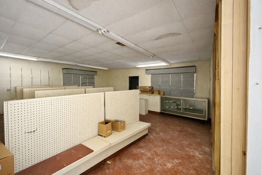 More Photos Of 137 W Main St, Manchester Office For Sale