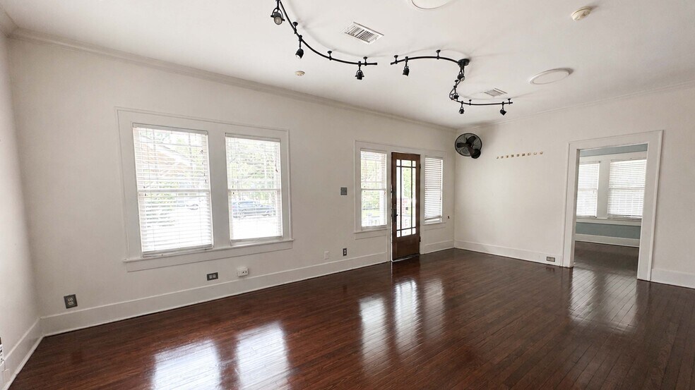 More Photos Of 815 E Main St, League City Office For Sale