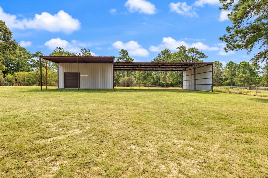 More Photos Of 5611 Rockin L Ln, Navasota Lodge Meeting Hall For Sale