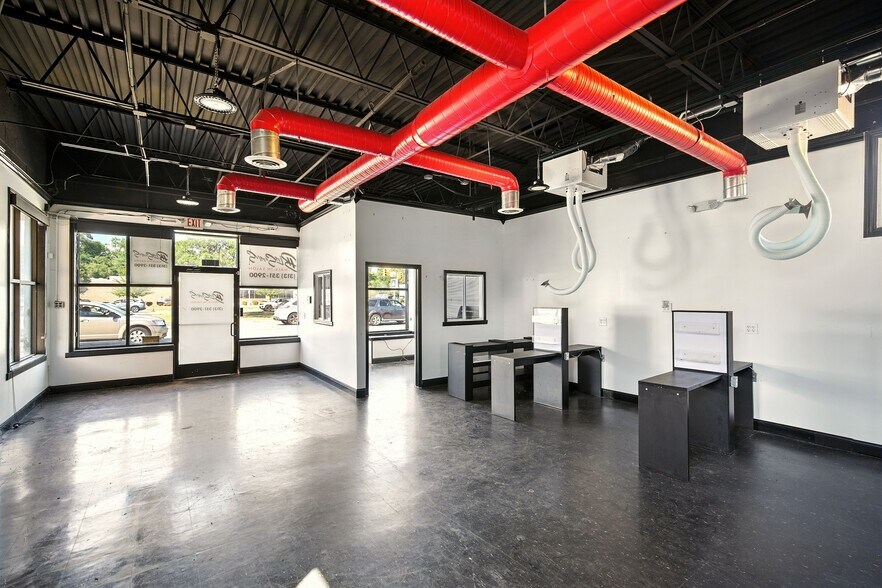 More Photos Of 8235 W 8 Mile Rd, Detroit Storefront For Sale