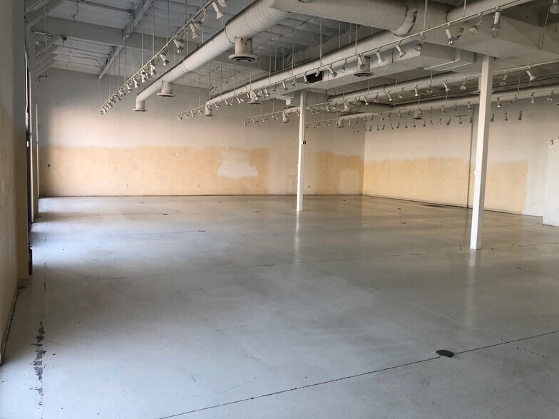 More Photos Of 4590 W Sahara Ave, Las Vegas Storefront For Lease