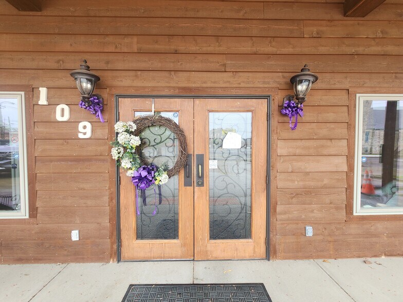 More Photos Of 109 W Poplar St, Harrisburg Specialty For Sale