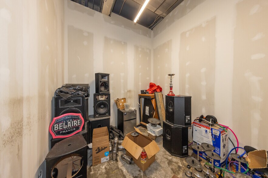 More Photos Of 1820 E 30th St, Cleveland Sports And Entertainment For Sale