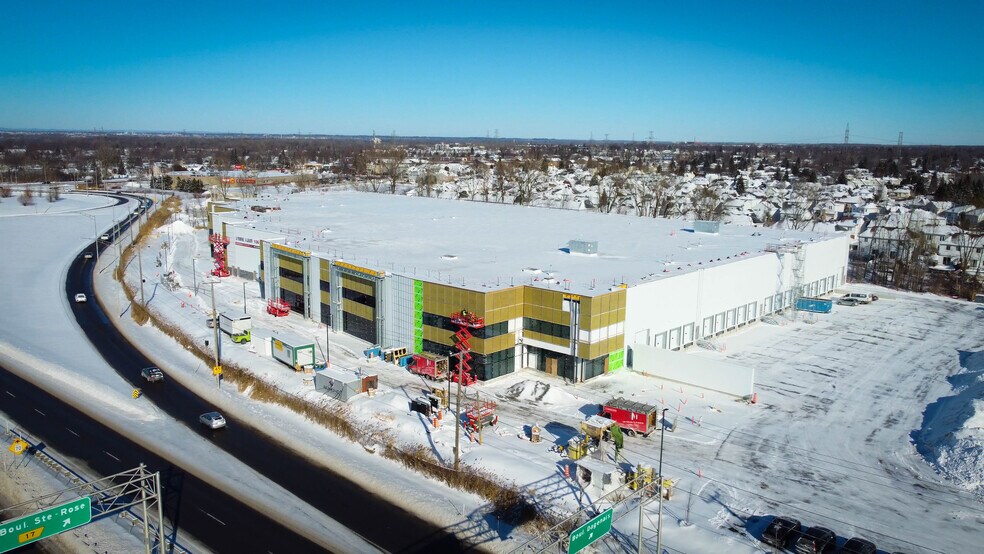 More Photos Of 260 Rue Jacques, Laval Warehouse For Sale