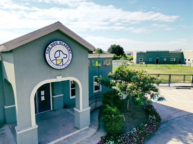 More Photos Of 21725 Clay Rd, Katy Veterinarian Kennel For Sale