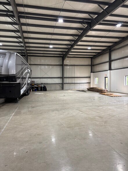 More Photos Of 2785 Klondike Rd, West Lafayette Showroom For Lease