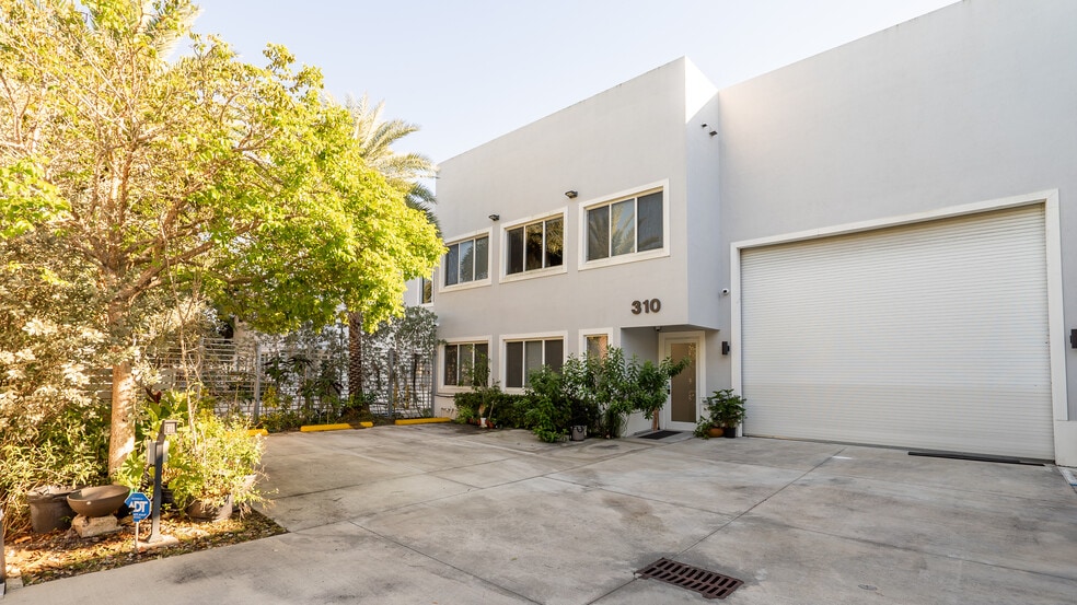 Primary Photo Of 300-320 NE 60th St, Miami Warehouse For Lease