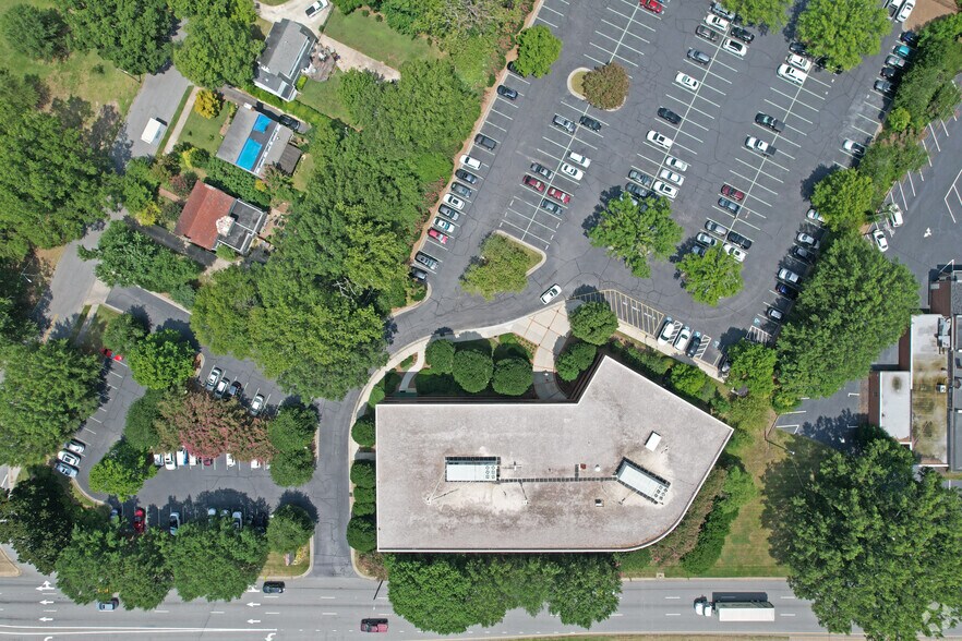 More Photos Of 324 W Wendover Ave, Greensboro Office For Lease
