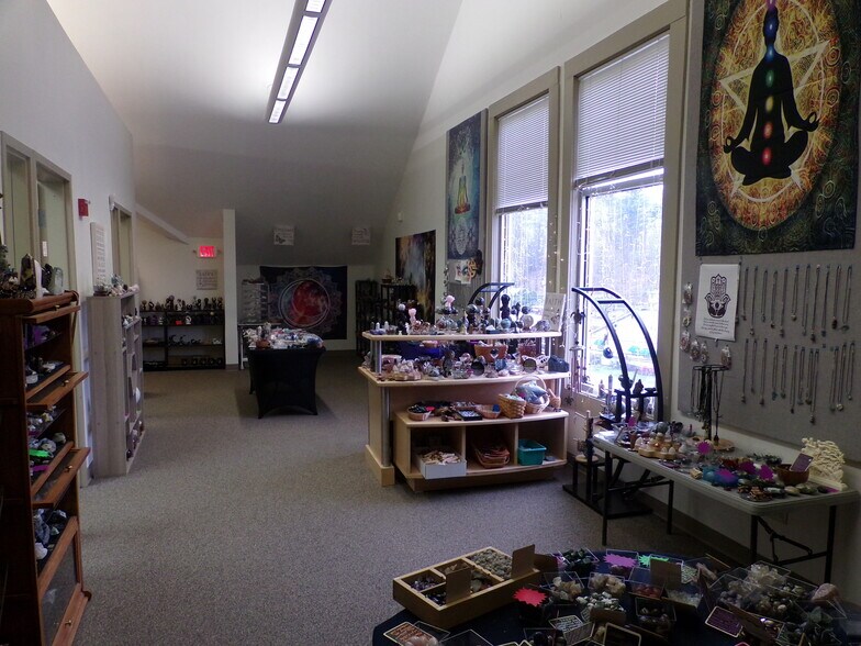 More Photos Of 171 Daniel Webster Hwy, Belmont Storefront Retail Office For Lease