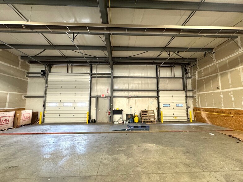 More Photos Of 3010 E 39th St, Kearney Warehouse For Sale