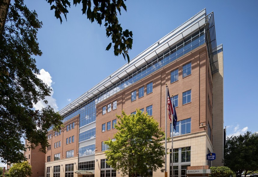 More Photos Of 200 E Broad St, Greenville Office For Lease