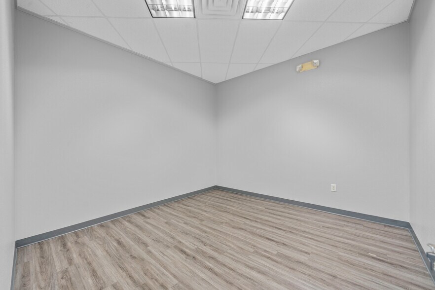 More Photos Of 1803 Airport Rd, Hot Springs General Retail For Lease